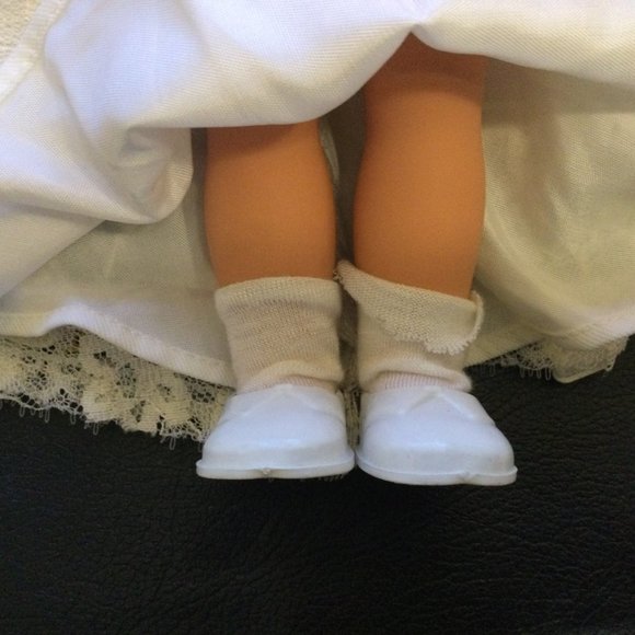 Vintage Bride Doll with Veil - Picture 4 of 4